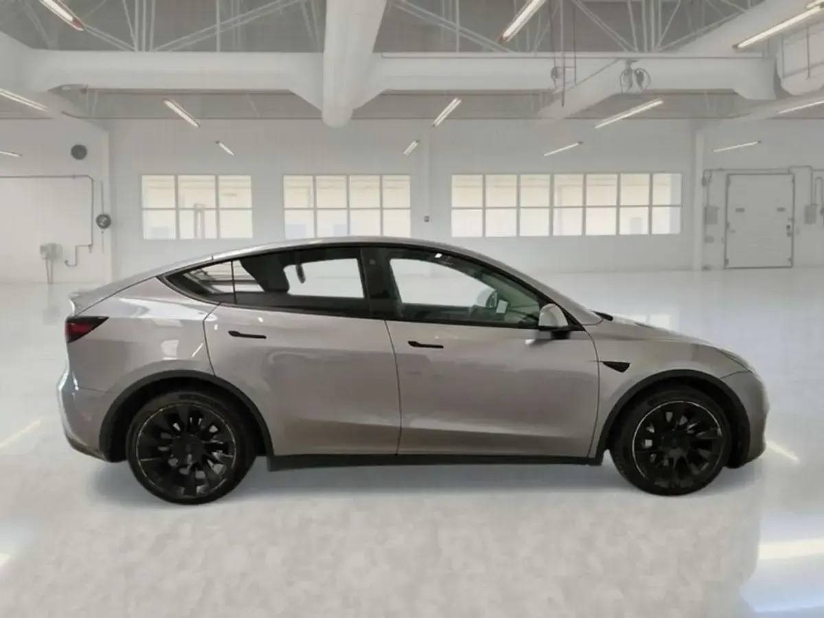 Usata Tesla Model Y 152 kW (208 CV) 2023 Grigio SUV