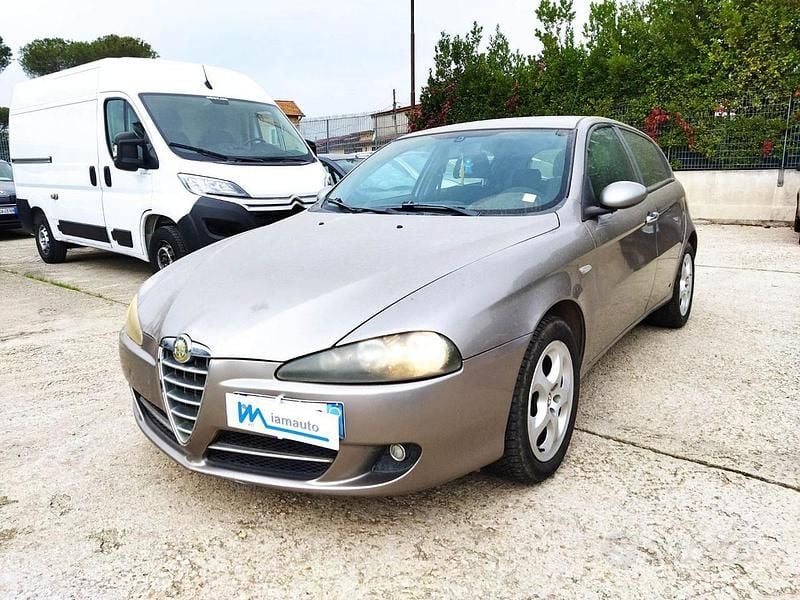 Usata Alfa Romeo 147 120 CV (88 kW) 2008 Grigio Utilitaria