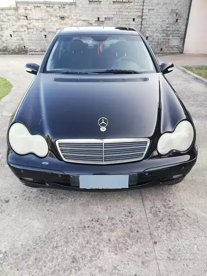 Usata Mercedes C220 125 CV (91 kW) 2004 Nero Berlina