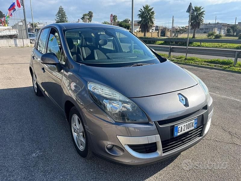 Usata Renault Scénic III Dynamique 110 CV (80 kW) 2010 Grigio Monovolume