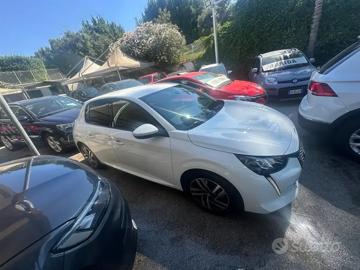 Usata Peugeot 208 GT 102 CV (75 kW) 2021 Bianco Utilitaria