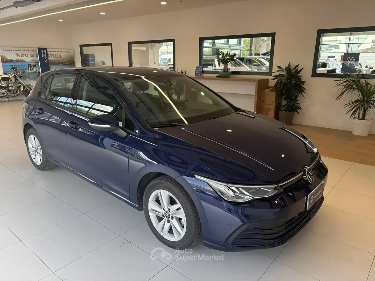 Usata VW Golf VIII Life 116 CV (85 kW) 2024 Blu Berlina
