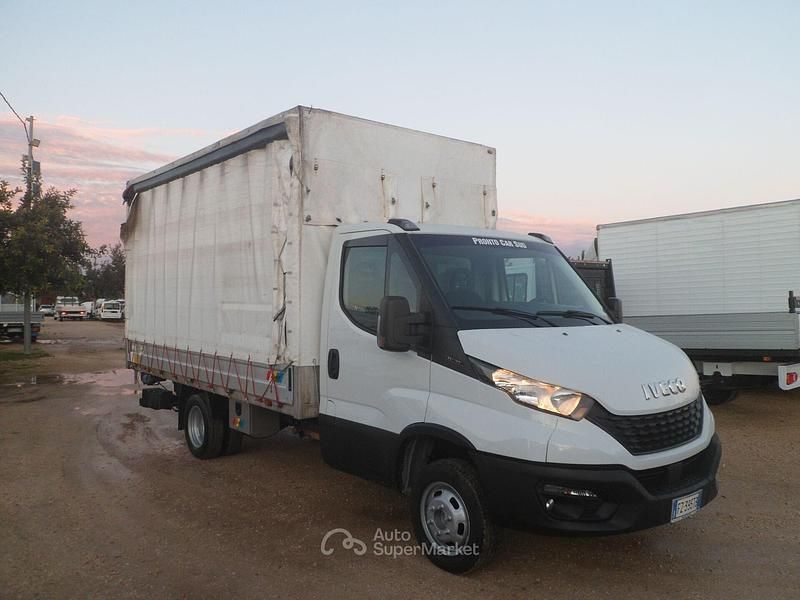 Usata Iveco Daily 179 CV (131 kW) 2021 Bianco Furgone
