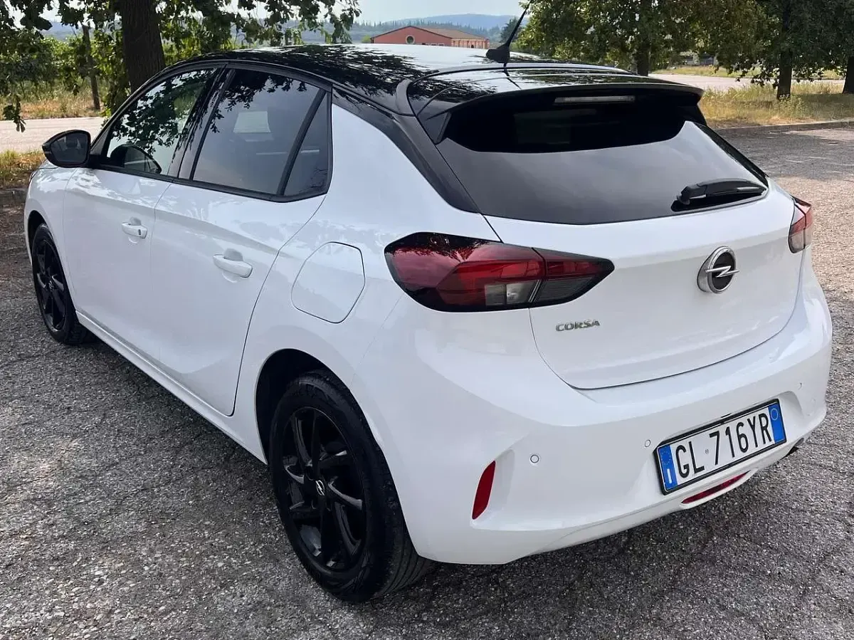 Usata Opel Corsa Design & Tech 75 CV (55 kW) 2022 Bianco Utilitaria