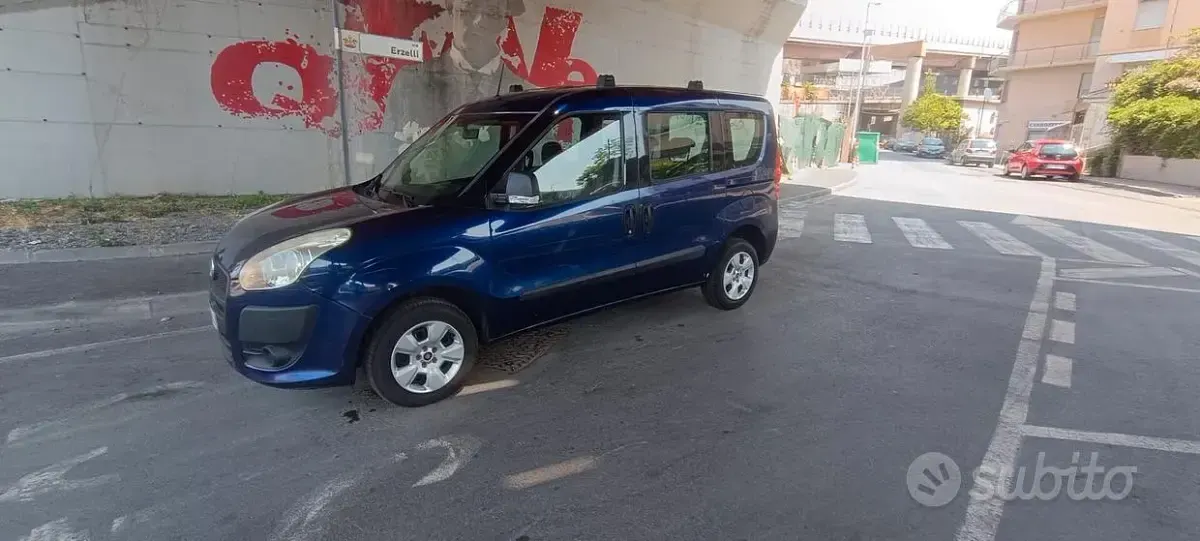 Usata Fiat Doblò 90 CV (66 kW) 2010 Bluazzurro Monovolume