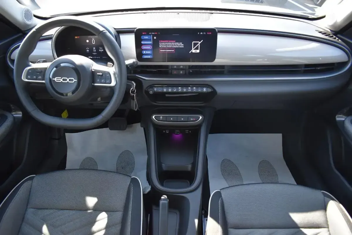 Usata Fiat 600 100 CV (73 kW) 2024 Beige SUV