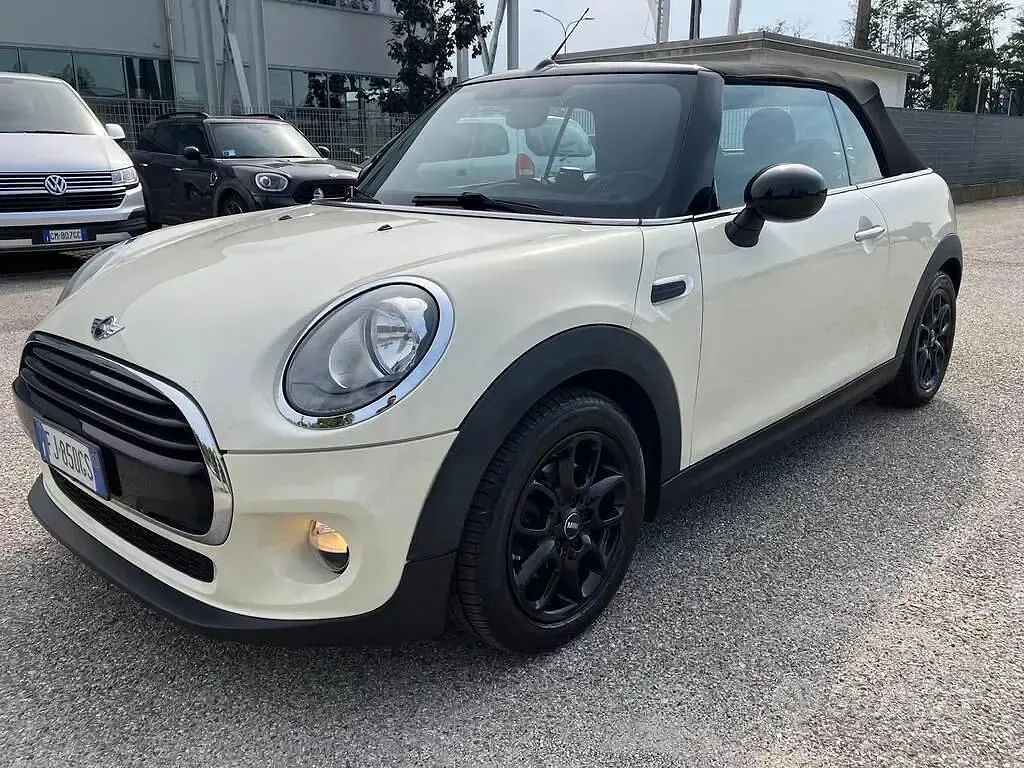 Usata Mini Cooper D Cabriolet 116 CV (85 kW) 2017 Cabrio