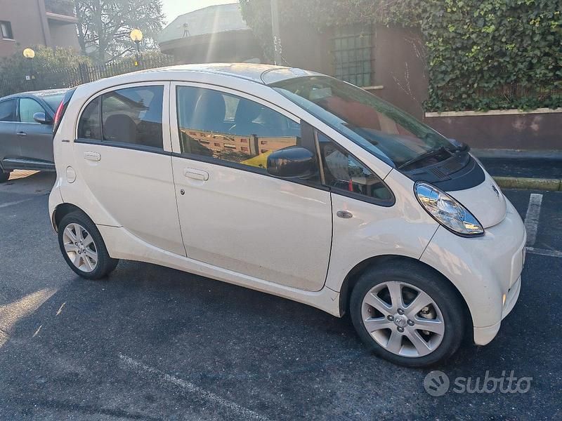Usata Peugeot iON Active 49 kW (67 CV) 2018 Bianco Utilitaria