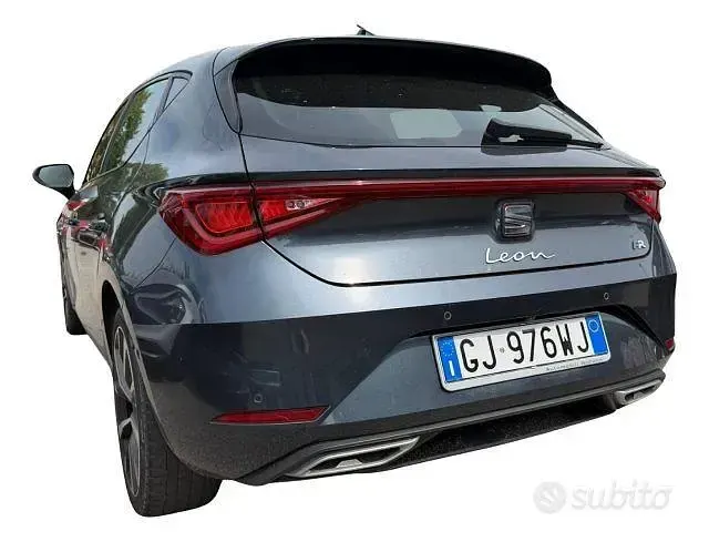 Usata Seat Leon Style 131 CV (96 kW) 2022 Grigio scuro Berlina