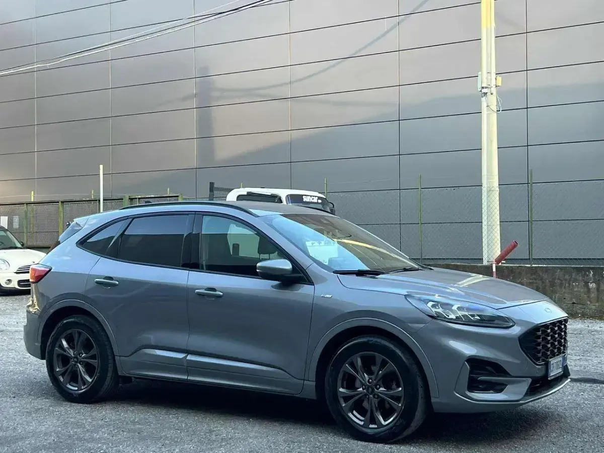 Usata Ford Kuga ST-Line X 120 CV (88 kW) 2022 Grigio SUV