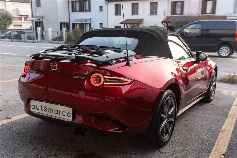 Usata Mazda MX5 Exclusive-Line 132 CV (97 kW) 2025 Rosso Cabrio