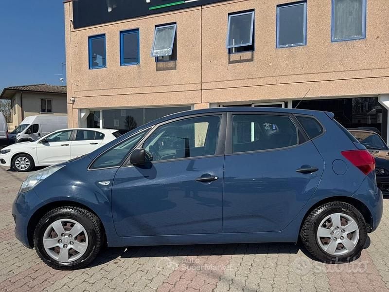 Usata Kia Venga Active 90 CV (66 kW) 2012 Blu Utilitaria