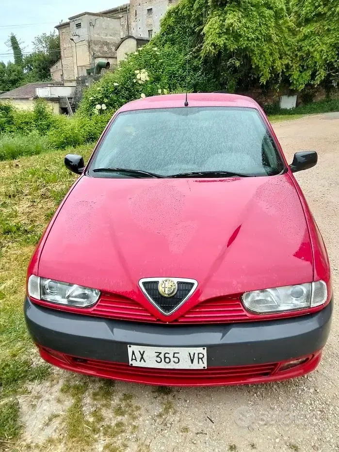 Usata Alfa Romeo 145 90 CV (66 kW) 1998 Rosso Utilitaria