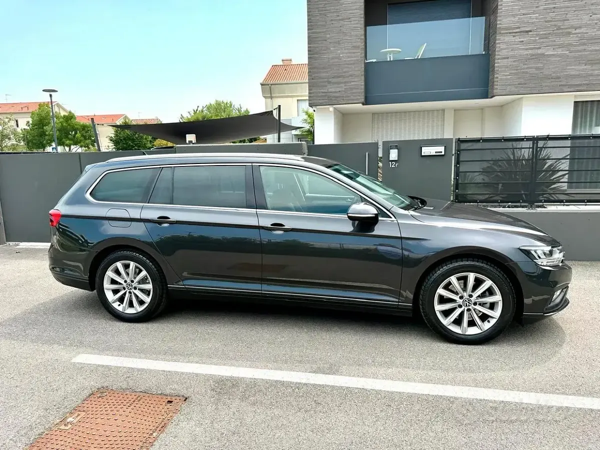 Usata VW Passat 150 CV (110 kW) 2021 Grigio Station wagon