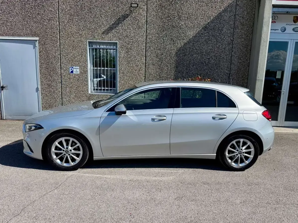 Usata Mercedes A180 116 CV (85 kW) 2019 Argento Berlina