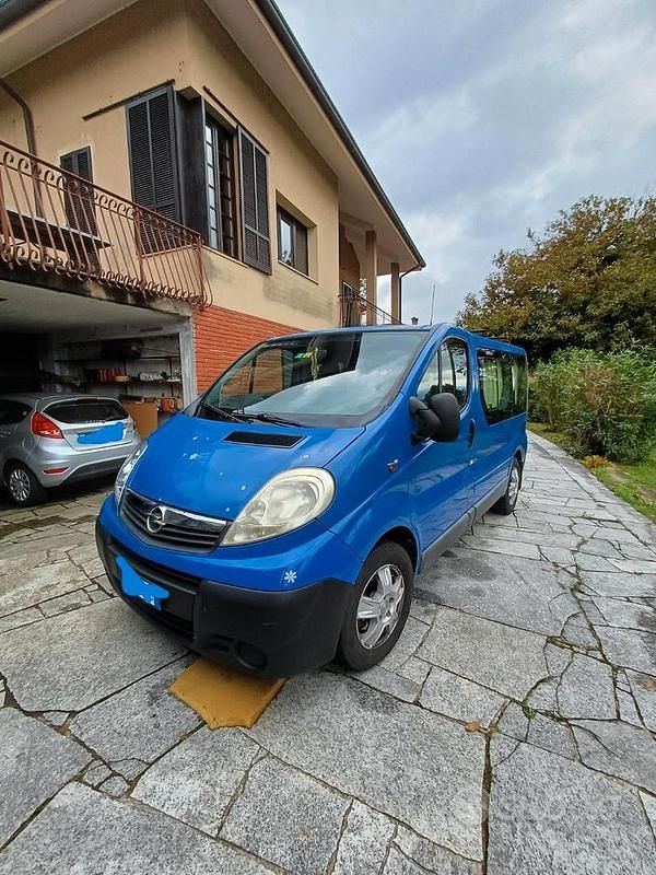 Usata Opel Vivaro 146 CV (107 kW) 2007 Blu/azzurro Monovolume