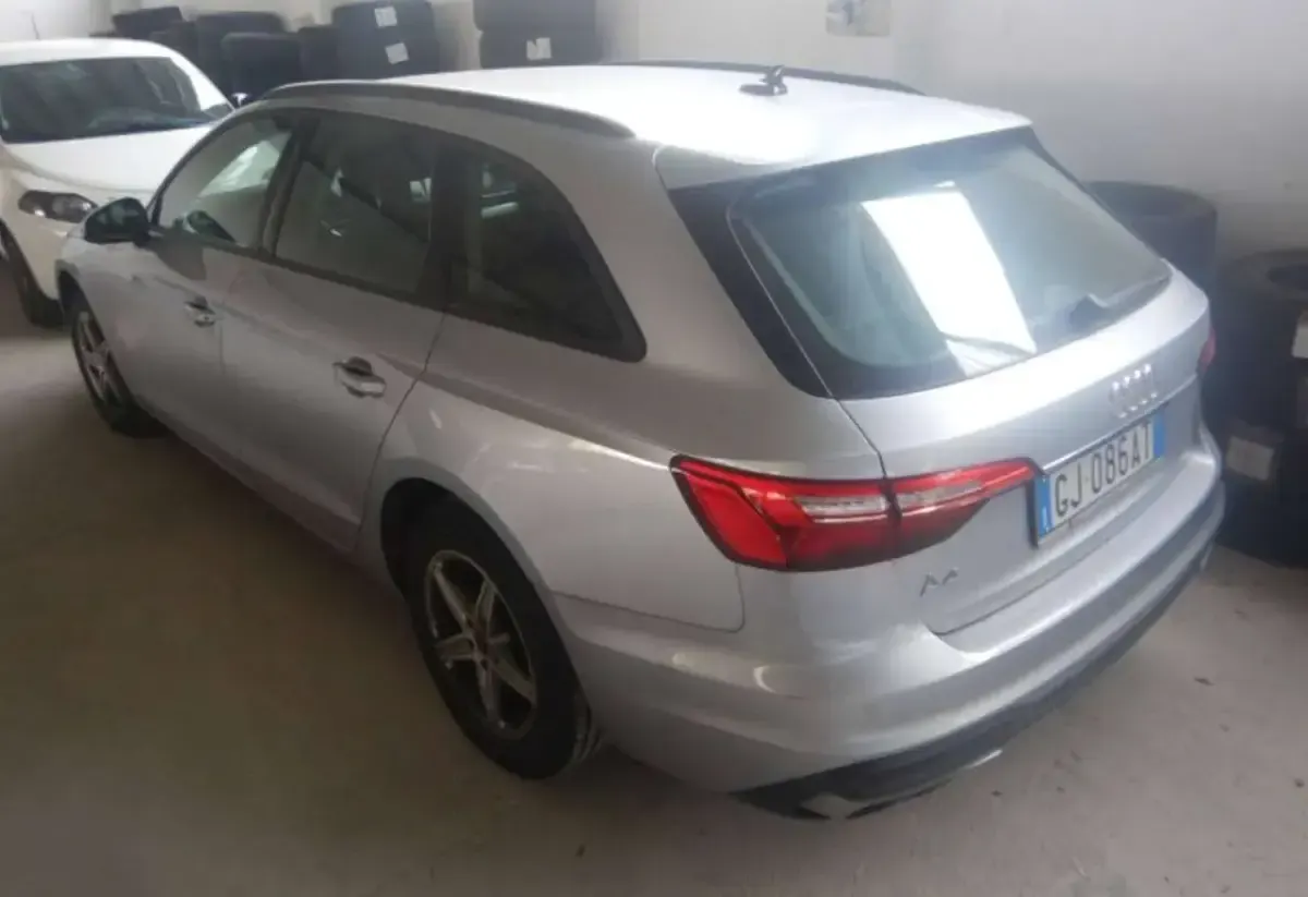 Usata Audi A4 Business 136 CV (100 kW) 2022 Argento Station wagon