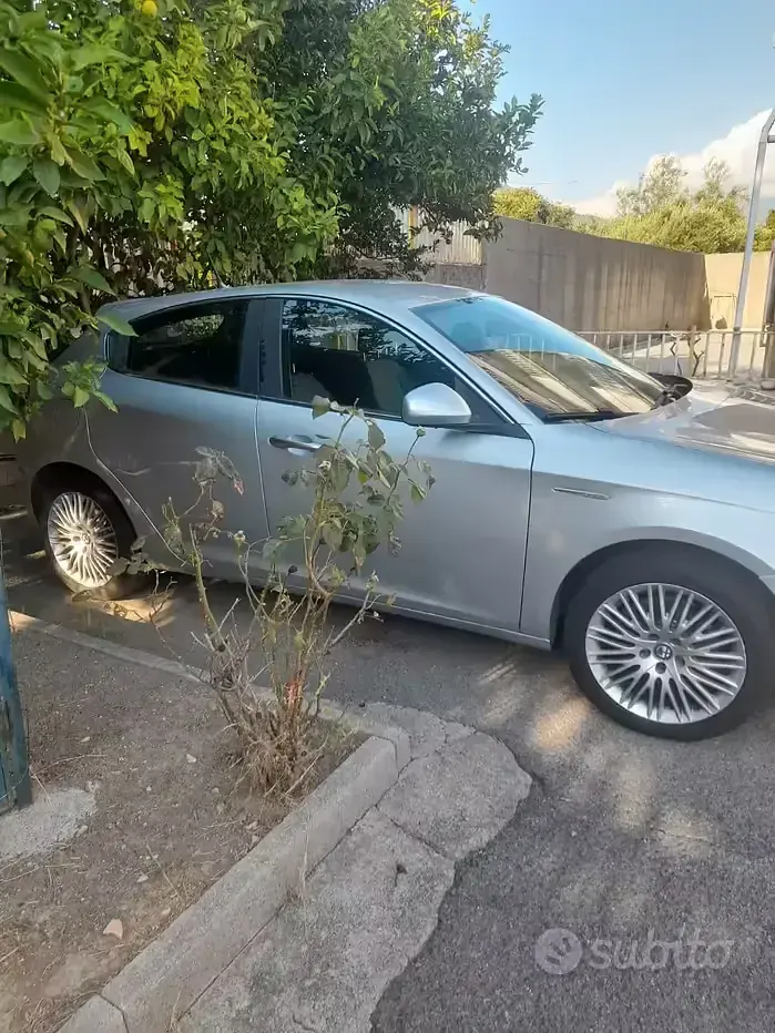 Begagnad Alfa Romeo Giulietta 120 HK (88 kW) 2010 Halvkombi