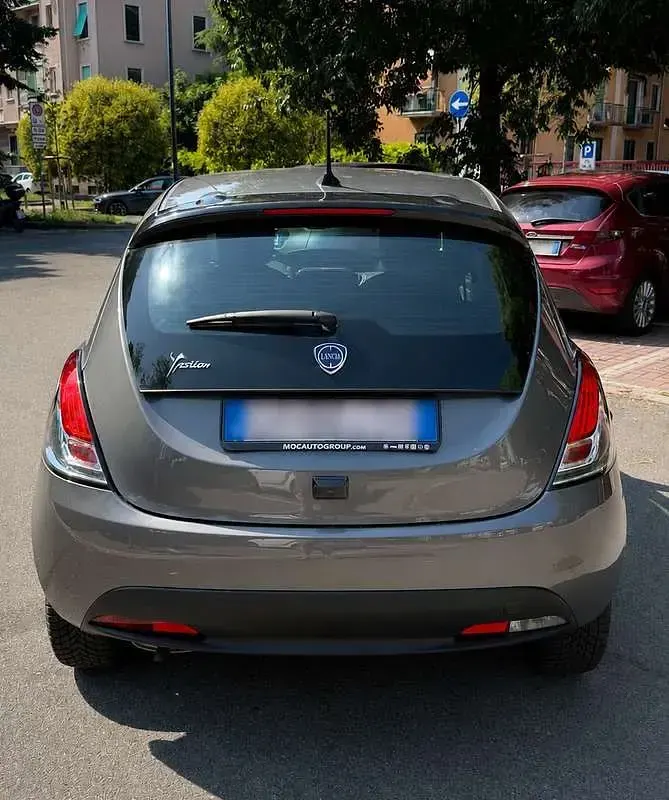 Usata Lancia Ypsilon 69 CV (50 kW) 2023 Grigio Utilitaria