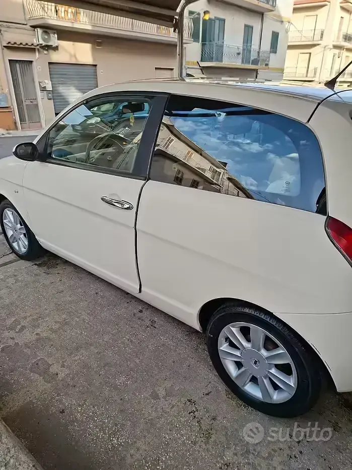 Usata Lancia Ypsilon 70 CV (51 kW) 2004 Giallo Utilitaria