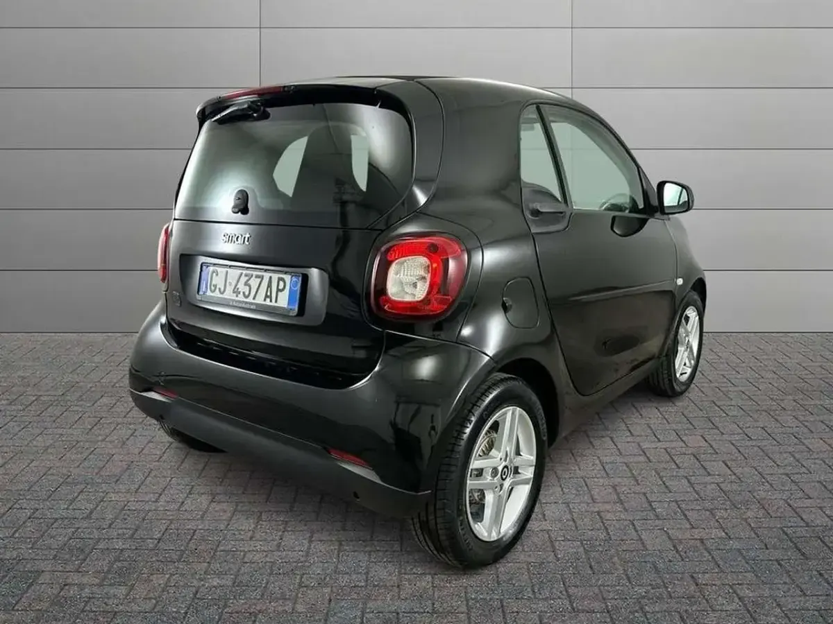 Usata Smart ForTwo Electric Drive Pure 60 kW (82 CV) 2022 Bodypanels in black Berlina