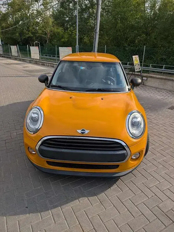 Usata Mini ONE 75 CV (55 kW) 2015 Arancione Utilitaria