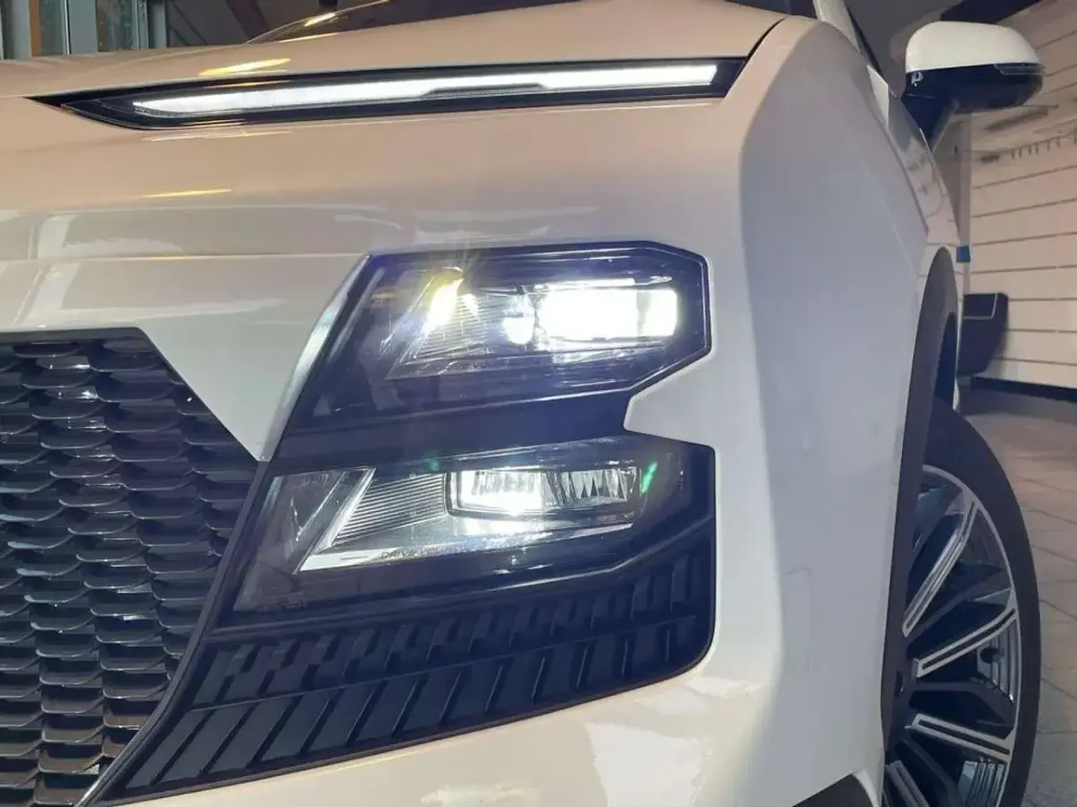 Nuova Sportequipe S6 GT 200 CV (147 kW) 2026 Bianco SUV