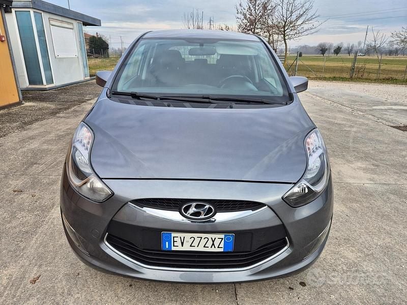 Usata Hyundai ix20 Comfort 116 CV (85 kW) 2014 Grigio Utilitaria