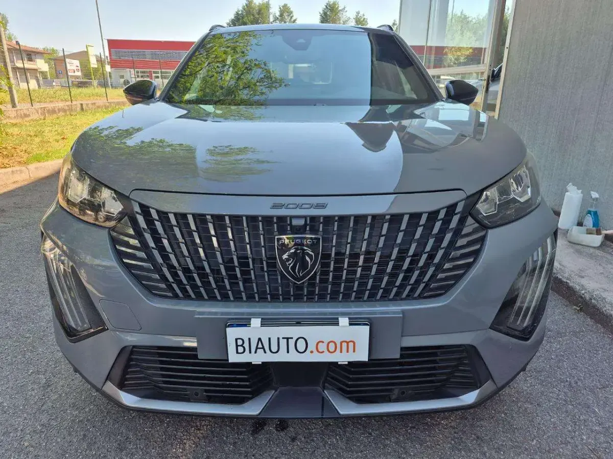 Usata Peugeot 2008 Allure 131 CV (96 kW) 2024 Grigio SUV