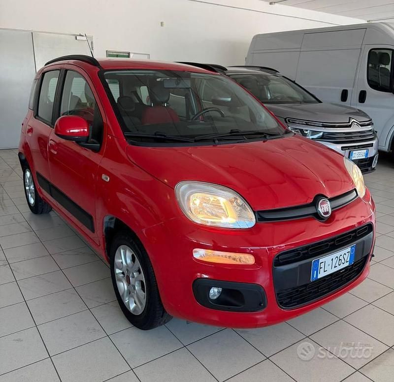 Usata Fiat Panda Lounge 69 CV (50 kW) 2017 Rosso Utilitaria