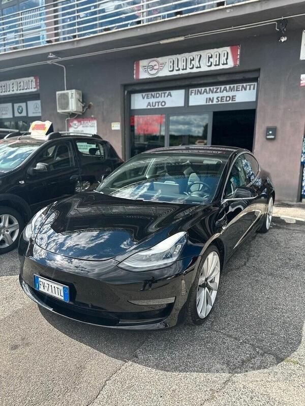 Nero Usata 2019 Tesla Model 3 Long Range Tre volumi | 31.900 € (Cara) - Immagine 1/4