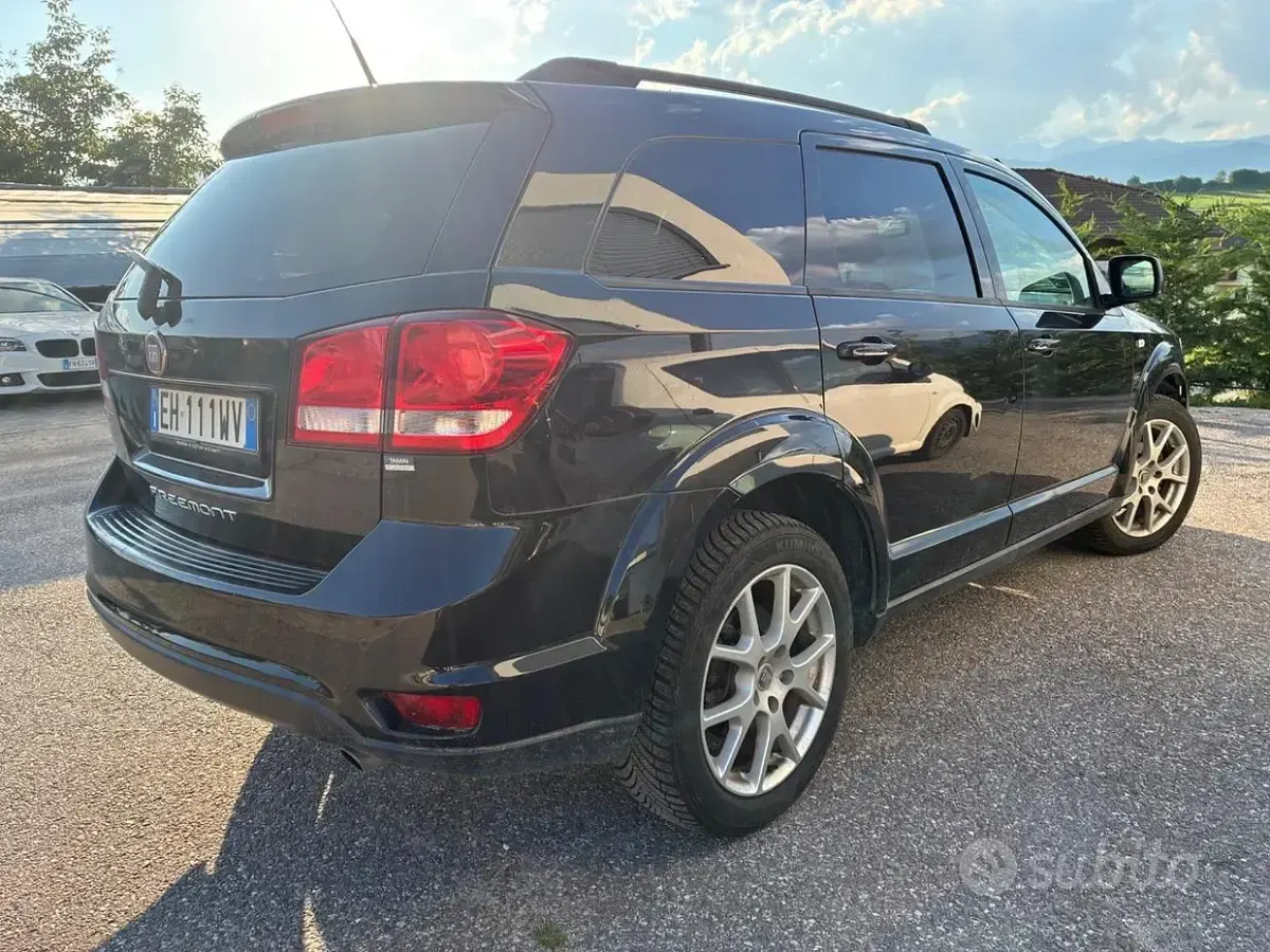 Usata Fiat Freemont Urban 170 CV (125 kW) 2011 Nero SUV