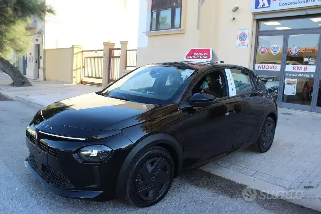 Nuova Lancia Ypsilon 101 CV (74 kW) 2025 Nero Utilitaria