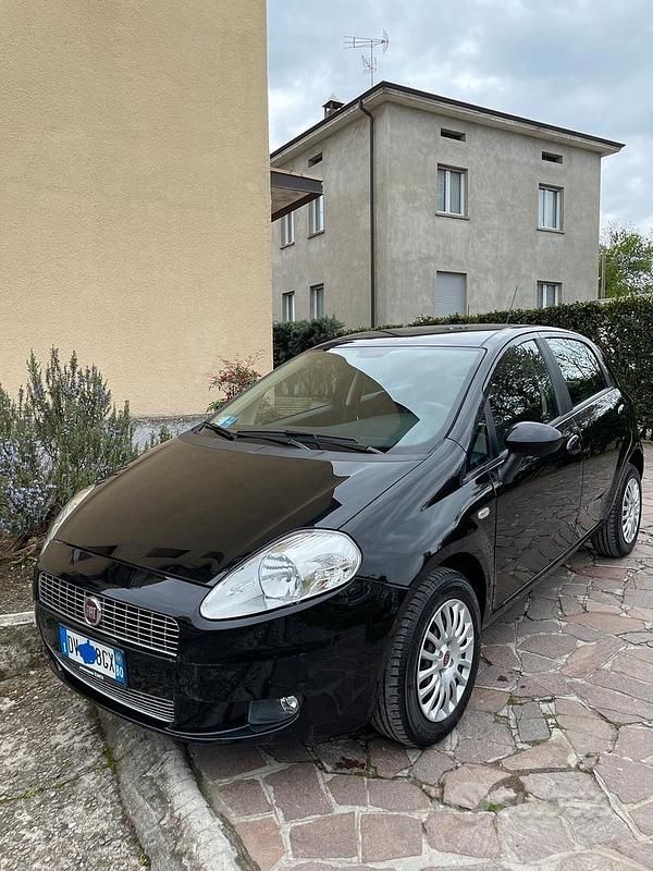 Usata Fiat Grande Punto Active 77 CV (56 kW) 2009 Nero Utilitaria