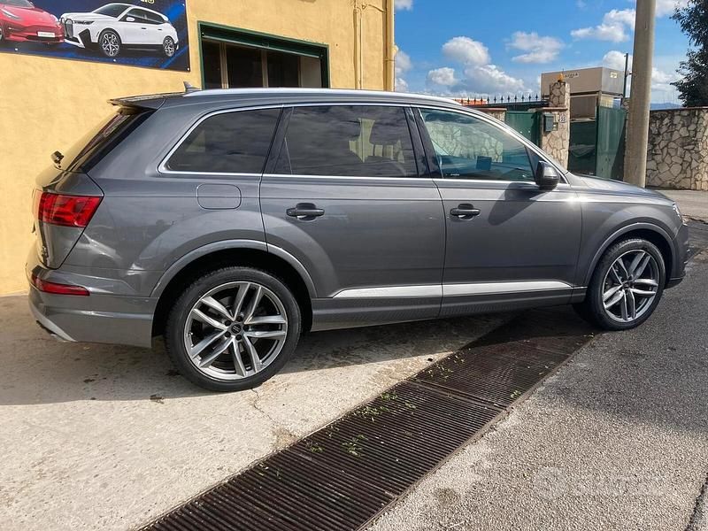 Usata Audi Q7 Sport 272 CV (200 kW) 2017 Grigio metallizzato SUV
