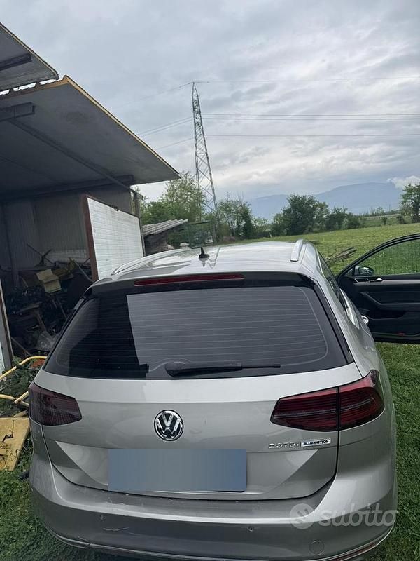 Usata VW Passat 150 CV (110 kW) 2016 Grigio Station wagon