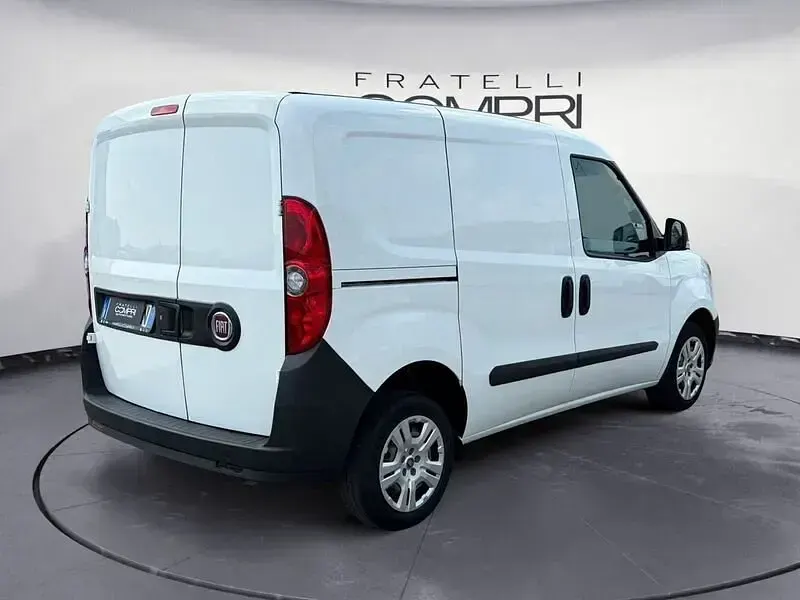 Usata Fiat Doblò Lounge 90 CV (66 kW) 2021 Bianco Monovolume