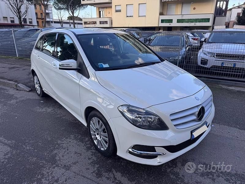 Usata Mercedes B200 156 CV (114 kW) 2014 Bianco Monovolume