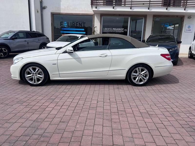 Usata Mercedes E220 Executive 170 CV (125 kW) 2011 Bianco Cabrio