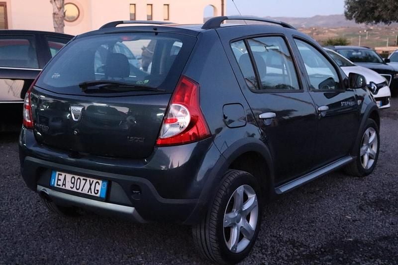 Usata Dacia Sandero Stepway 70 CV (51 kW) 2010 Grigio Utilitaria
