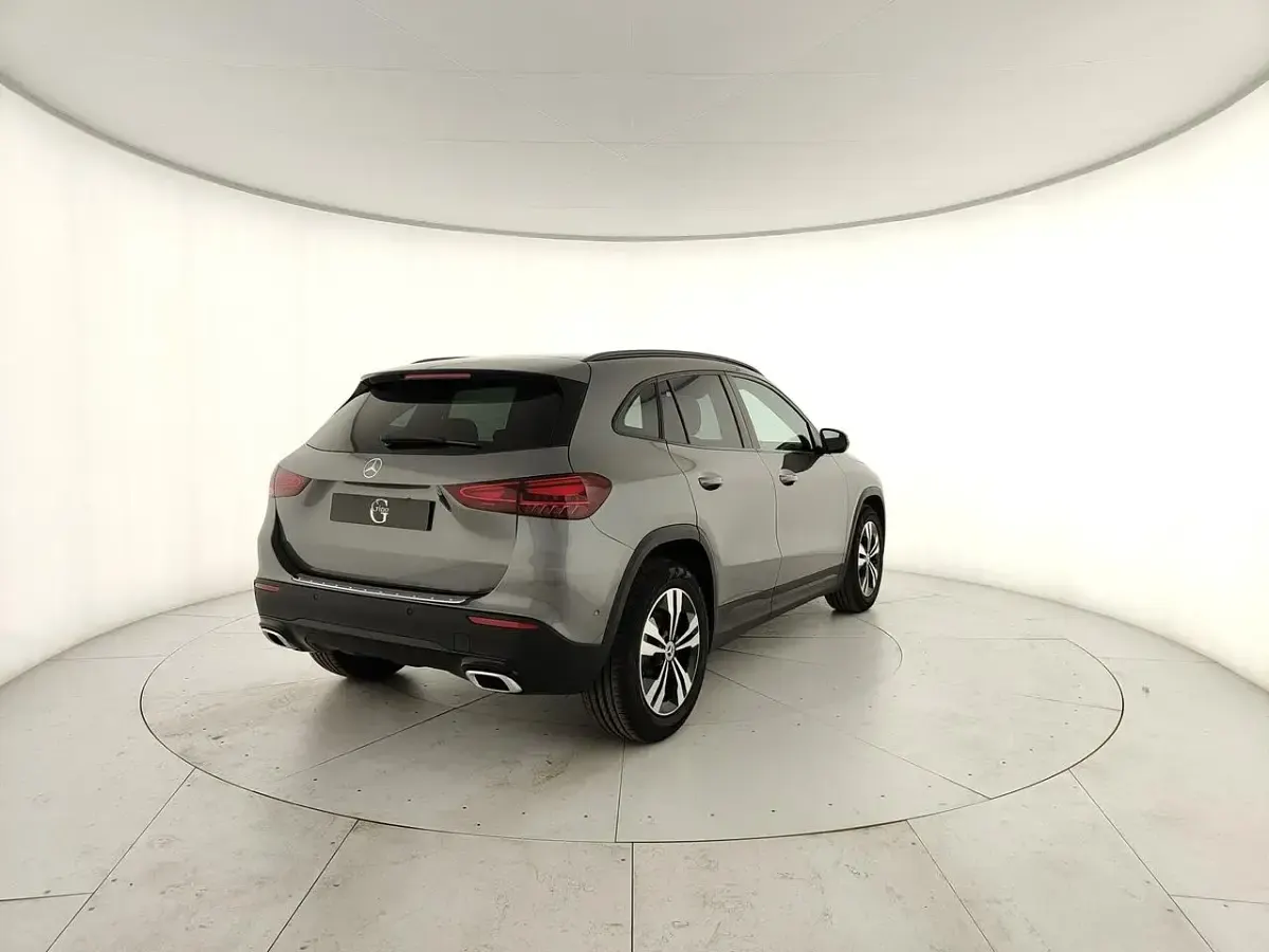 Nuova Mercedes GLA180 135 CV (99 kW) 2026 Grigio SUV