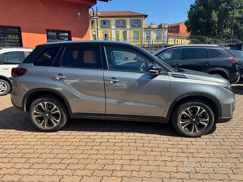 Usata Suzuki Vitara 116 CV (85 kW) 2023 Grigio SUV