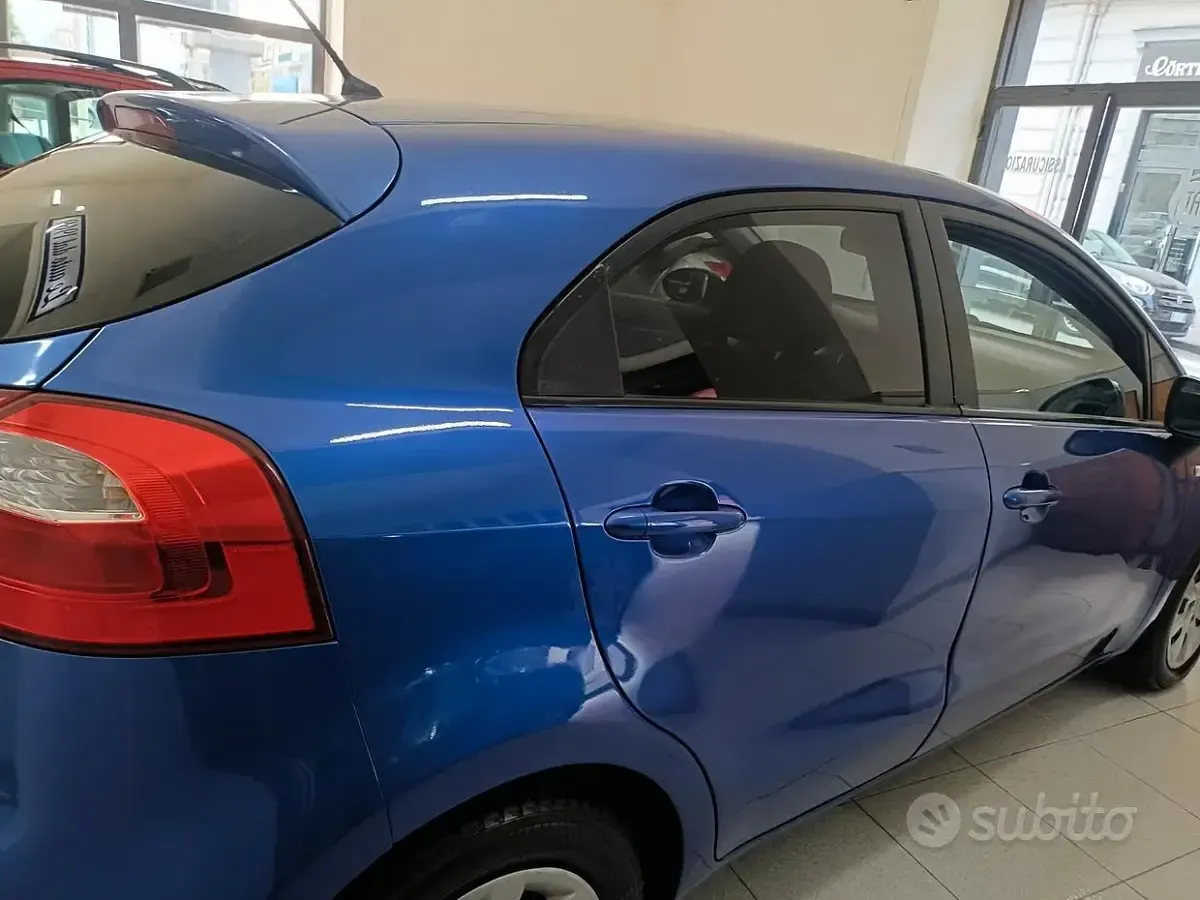 Usata Kia Rio 75 CV (55 kW) 2012 Bluazzurro Berlina