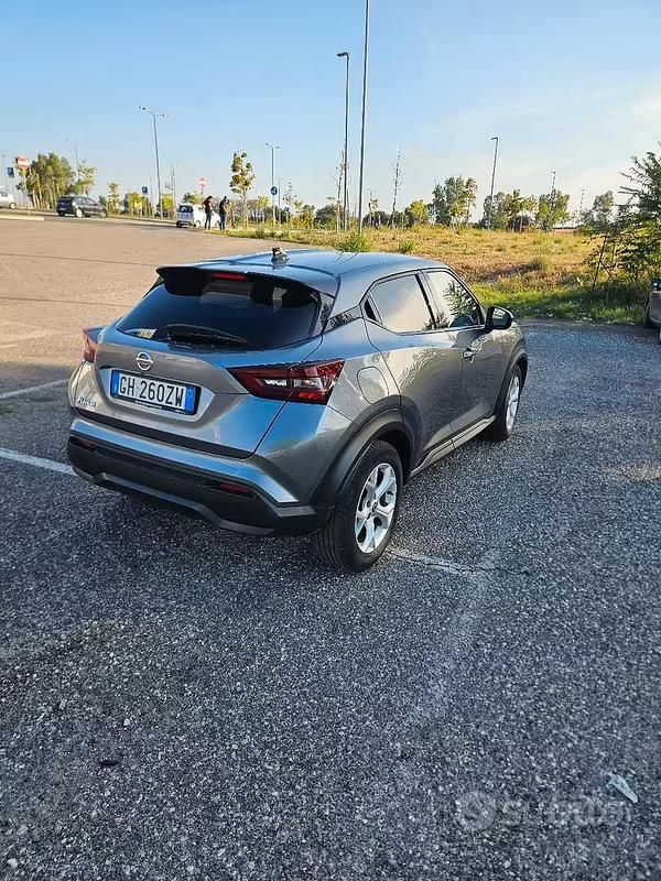 Gebraucht Nissan Juke N-Connecta 114 PS (83 kW) 2022 Grau SUV