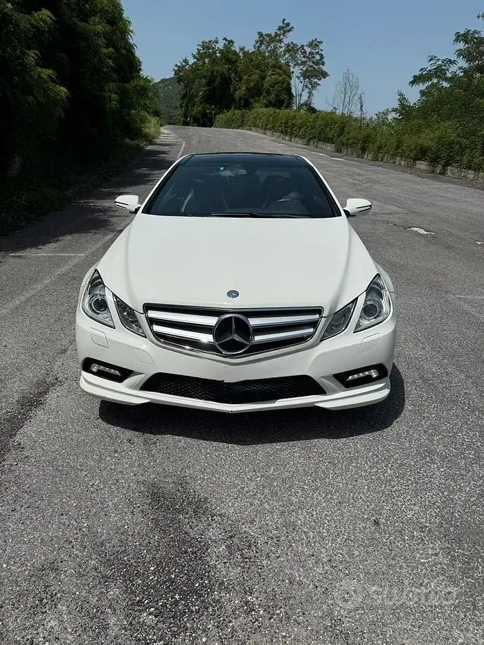Usata Mercedes E350 AMG 231 CV (169 kW) 2009 Bianco Coupé