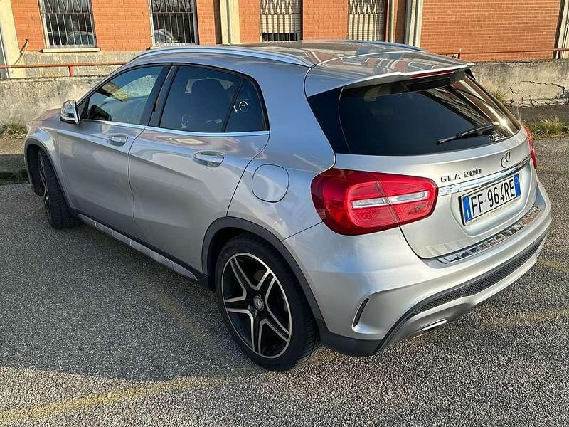 Usata Mercedes GLA200 Premium 156 CV (114 kW) 2016 Argento SUV