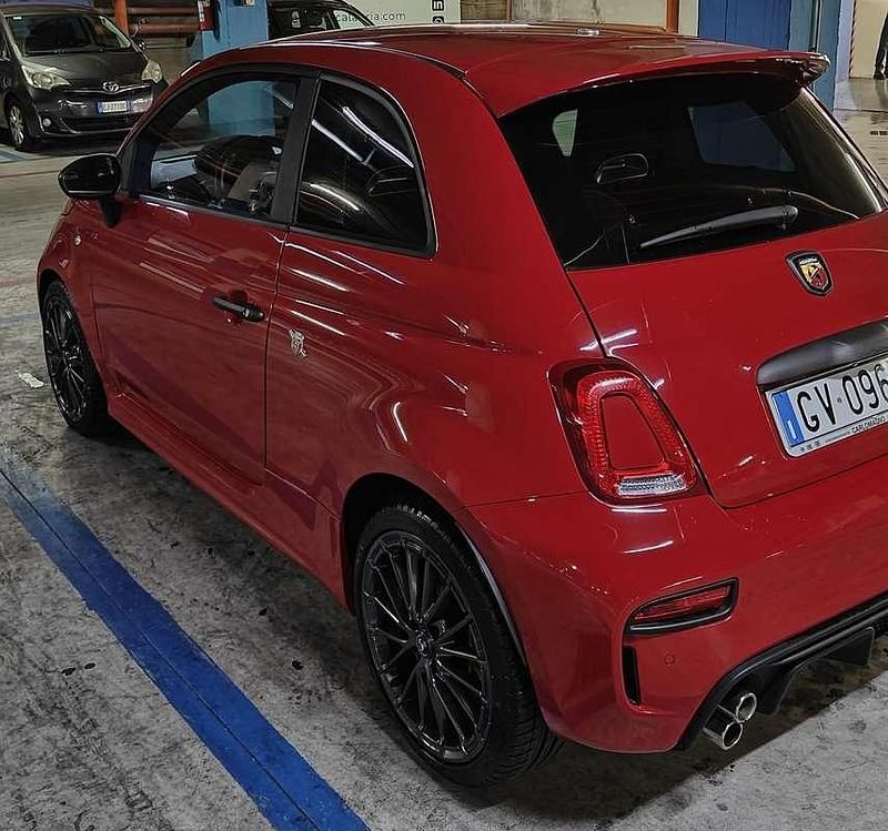 Usata Abarth 695 Competizione 179 CV (131 kW) 2024 Rosso Utilitaria