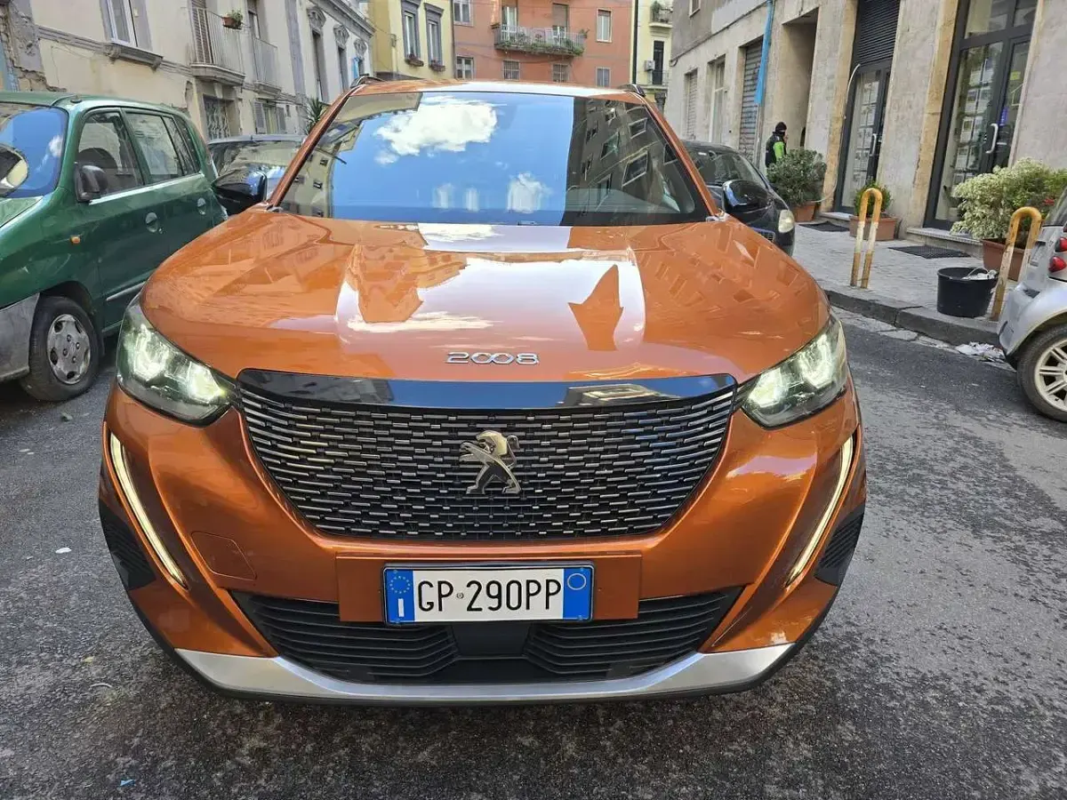 Usata Peugeot 2008 Allure 102 CV (75 kW) 2023 Bronzo SUV