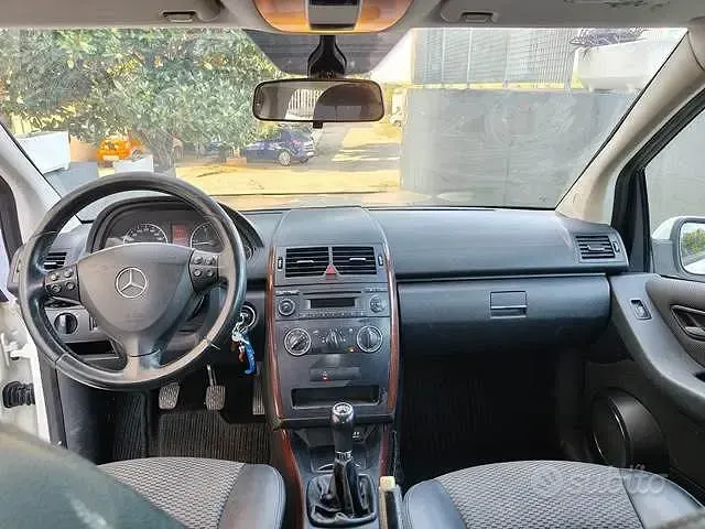 Usata Mercedes A180 109 CV (80 kW) 2010 Bianco Berlina