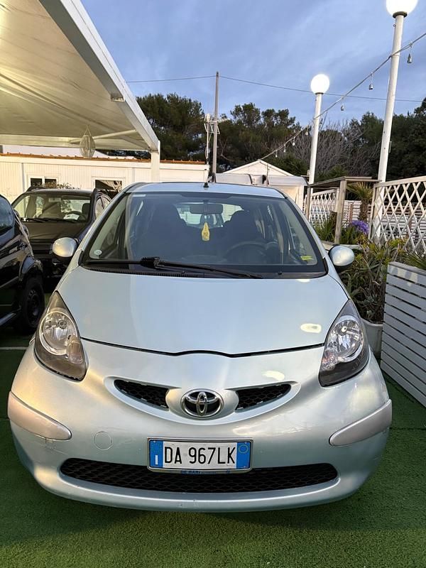 Usata Toyota Aygo 68 CV (50 kW) 2006 Blu Utilitaria
